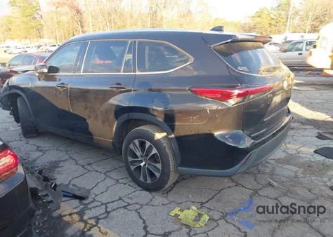 2021 Toyota Highlander Xle z USA, uszkodzony, nr VIN 5TDGZRAH8MS046532